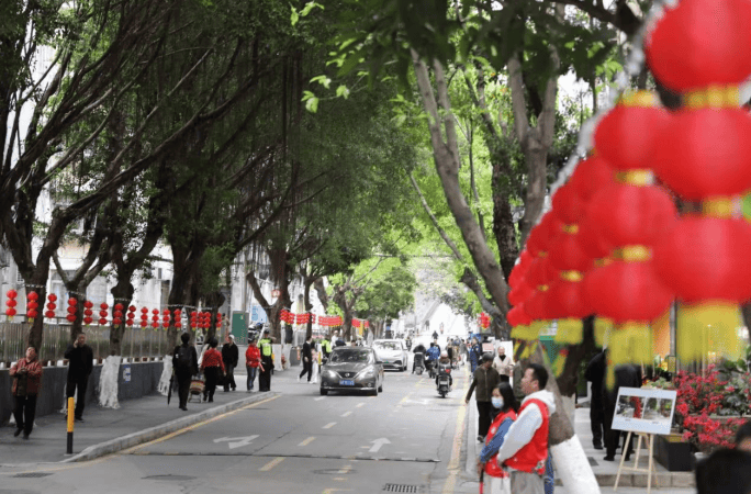 物业费6毛收不上,涨价后几乎收满!深圳一30多年老小区,改变如何发生?